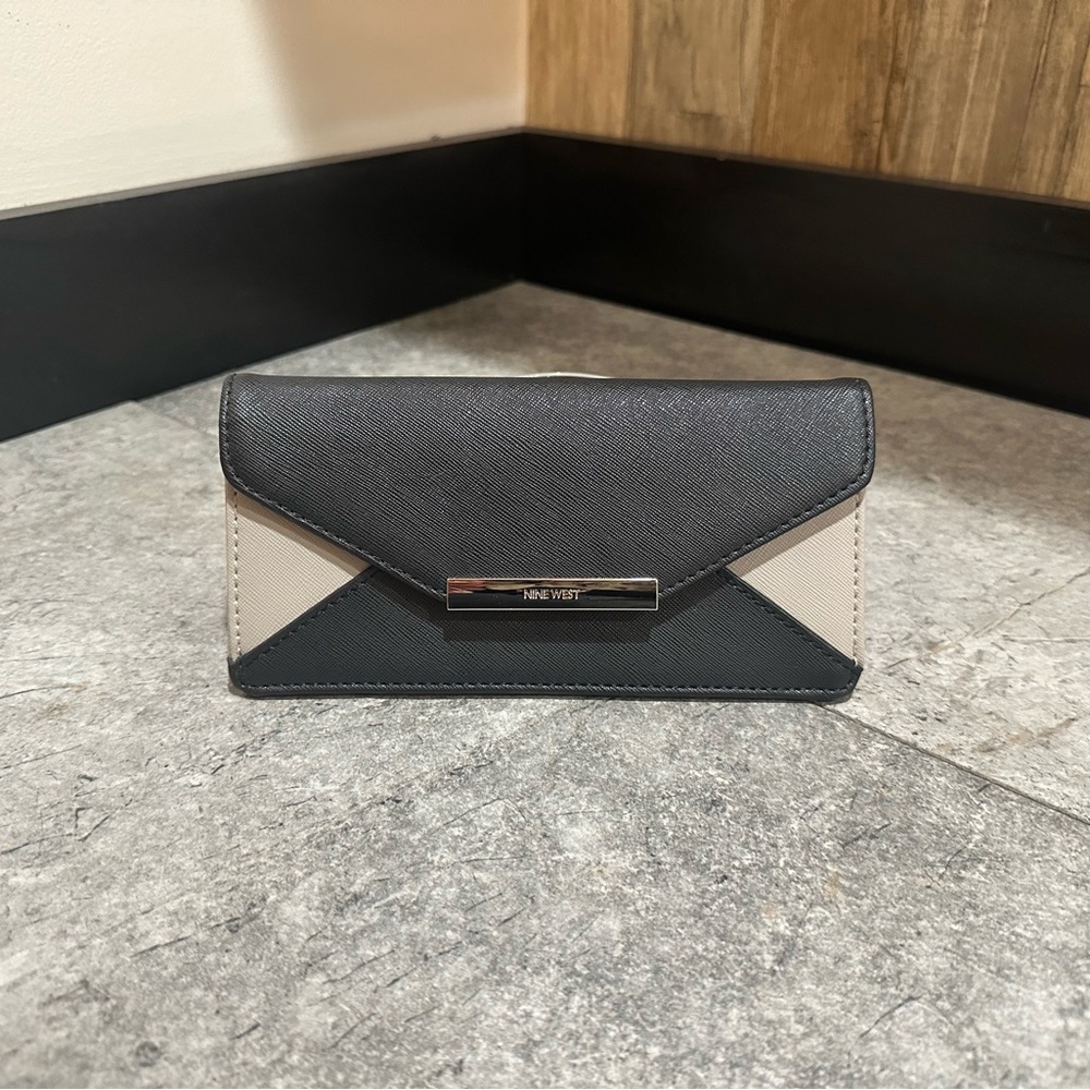 Nine West Black and Tan Women's Wallet